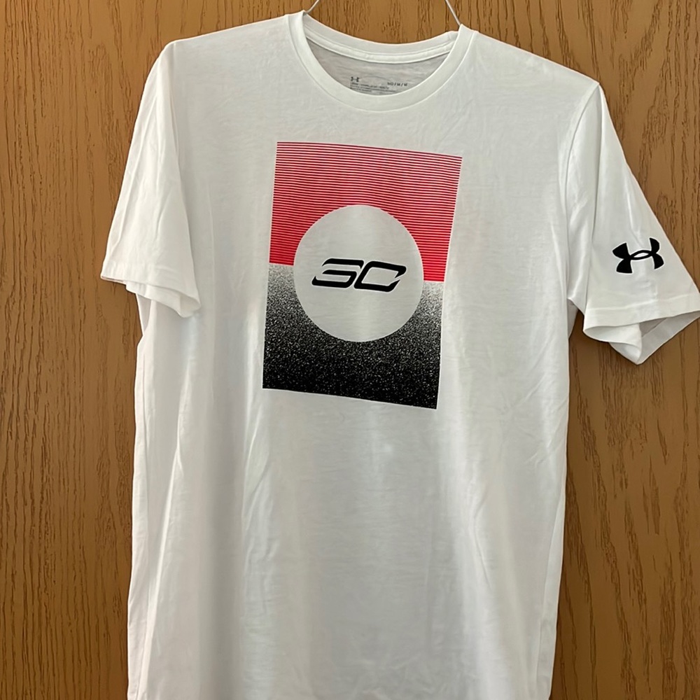 NWT Under Armour Mens T-Shirt